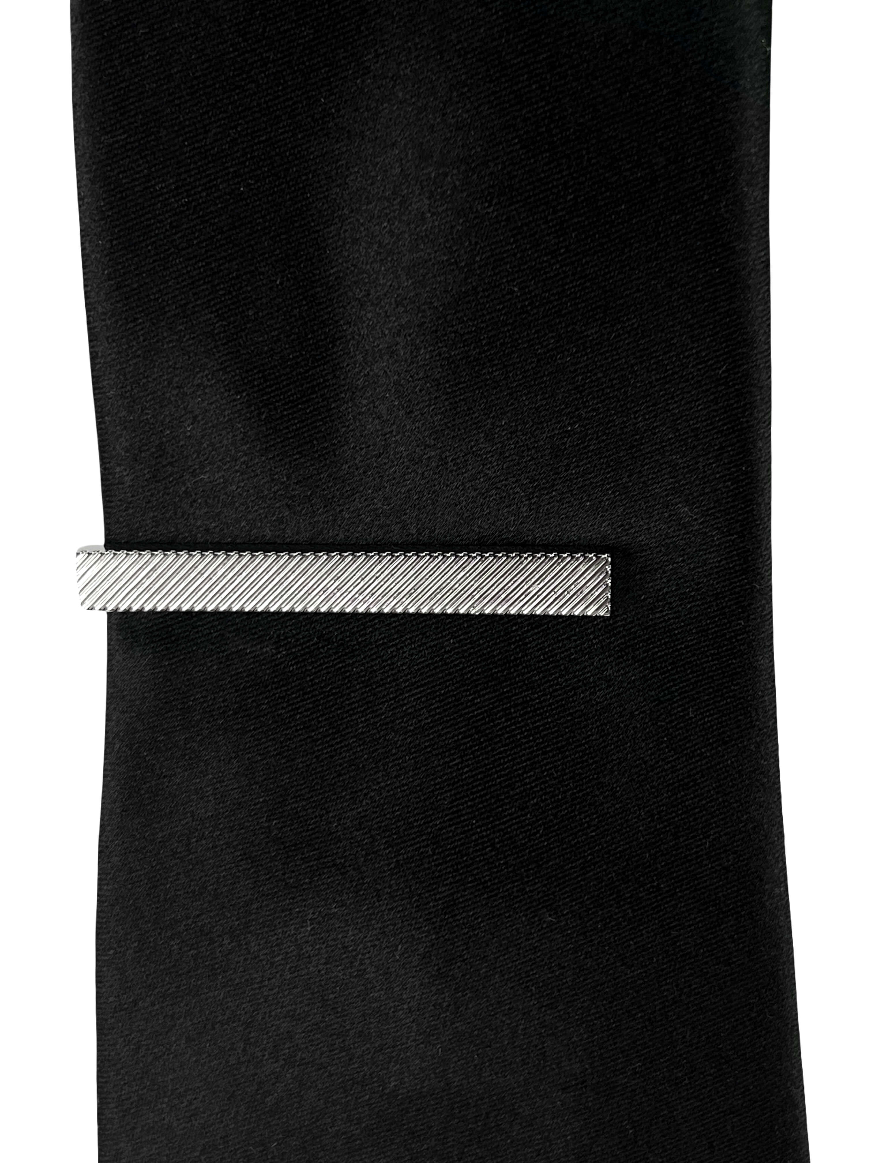 DÉCLIC Ribbed Long Tie Bar - Silver