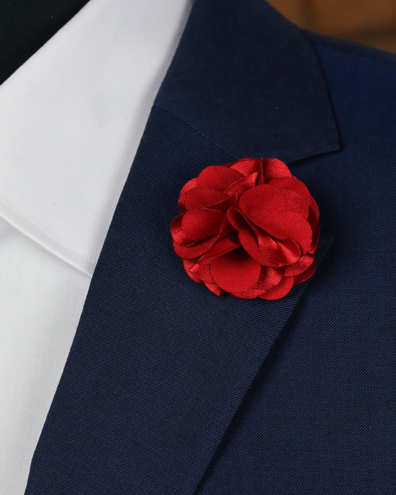 DÉCLIC Ornate Flower Lapel Pin - Red